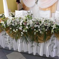 décoration originale de la salle des mariages avec photo de fleurs