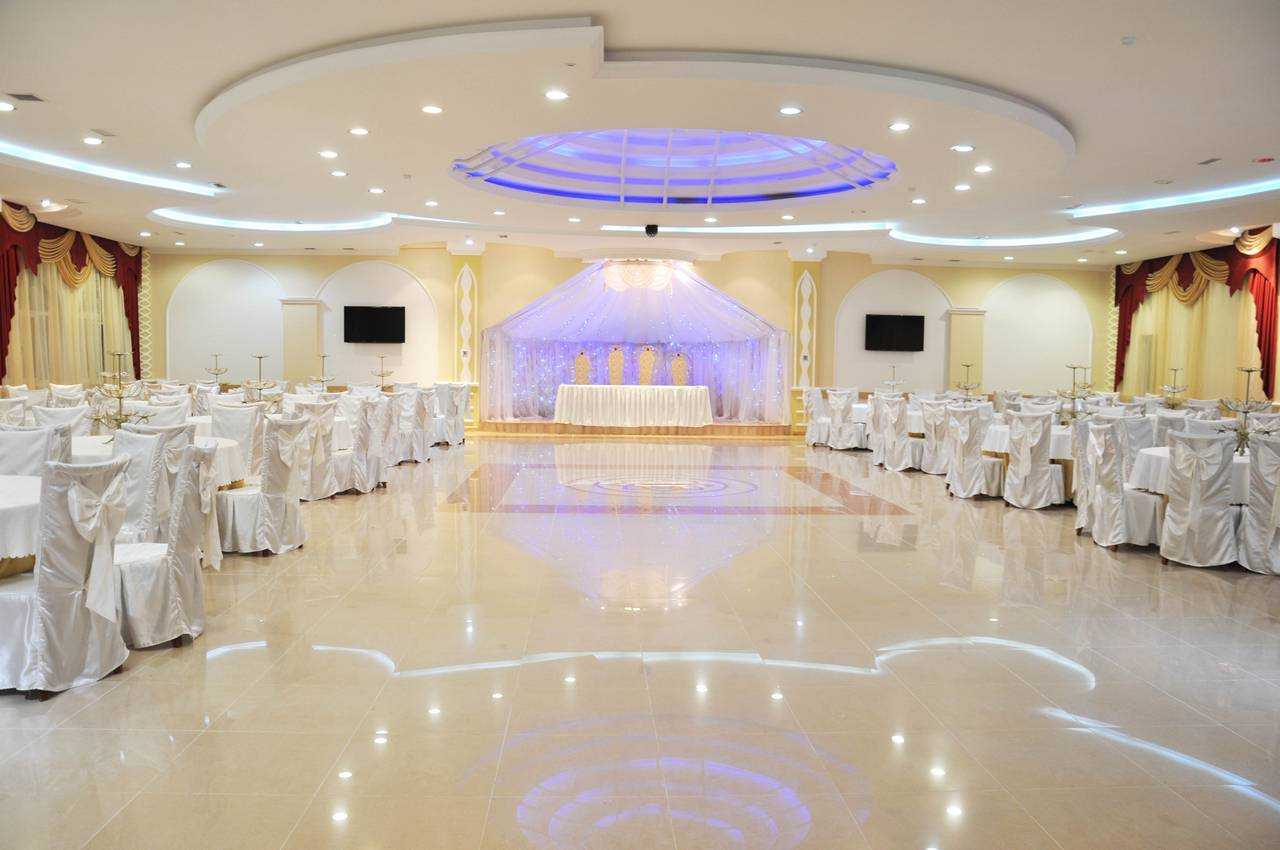 décoration moderne de la salle de mariage avec des boules