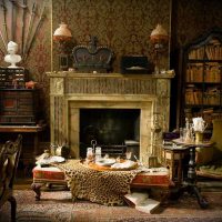 fotografija ukrasa dnevne sobe u tamnom viktorijanskom stilu