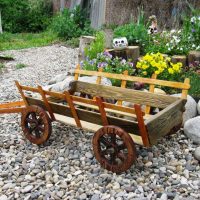 insolita creazione di un arredamento di una casa di campagna con foto di fiori