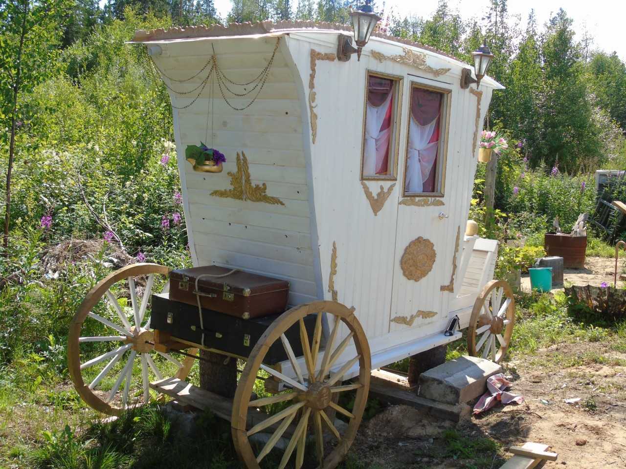 original creation of a decor of a country house with flowers