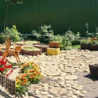 belle création de la conception d'un chalet d'été avec des fleurs faites-le vous-même photo