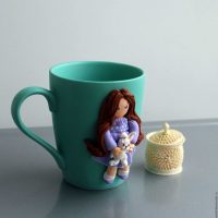 belle décoration de tasse avec des fleurs en pâte polymère faites-le vous-même photo