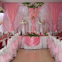 décoration insolite de la salle des mariages avec photo de boules