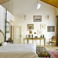 prekrasna slika ukrasa spavaće sobe u mediteranskom stilu