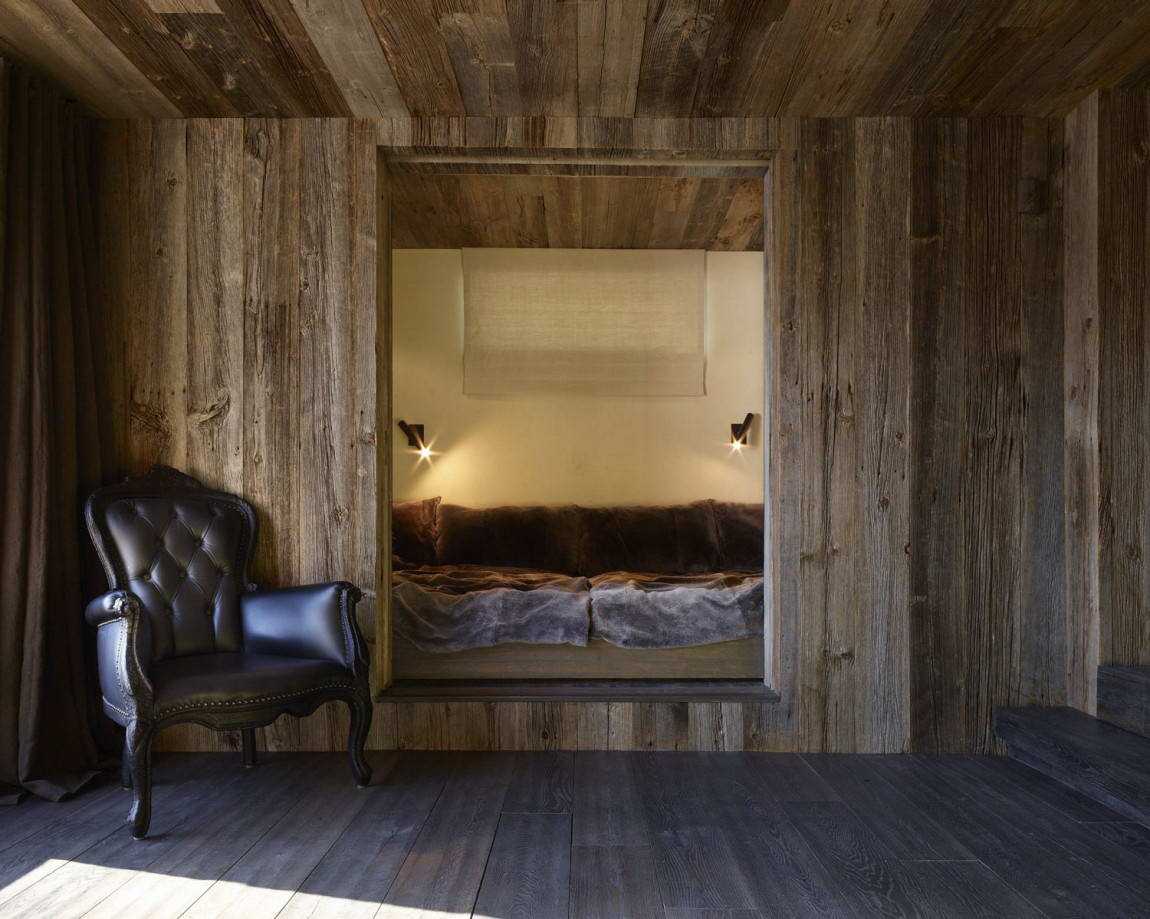 prekrasan dekor spavaće sobe sa starim pločama