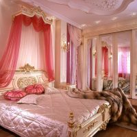 kombinacija svijetlo ružičaste boje u unutrašnjosti sobe s drugim bojama fotografije