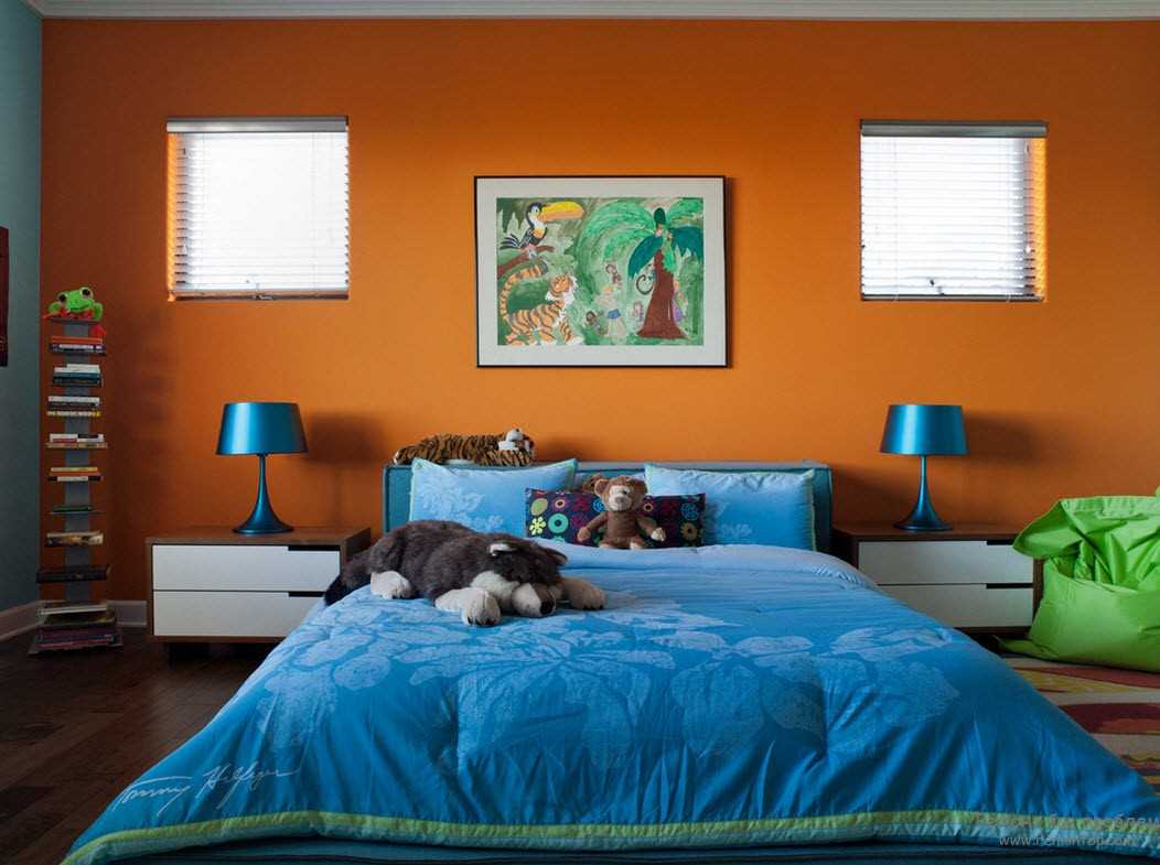kombinacija svijetlo narančaste boje u dekoru kuće s drugim bojama