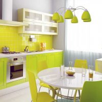 kombinacija svijetlih boja na fotografiji fasade kuhinje