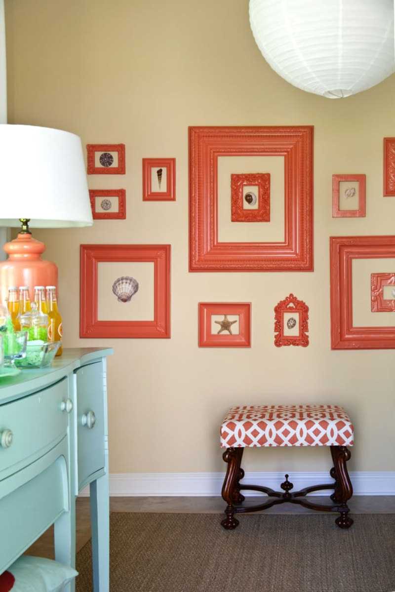 kombinacija tamno narančaste boje u dekoru sobe s drugim bojama