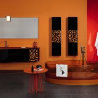 kombinacija tamno narančaste boje u dekoru stana s fotografijom drugih boja
