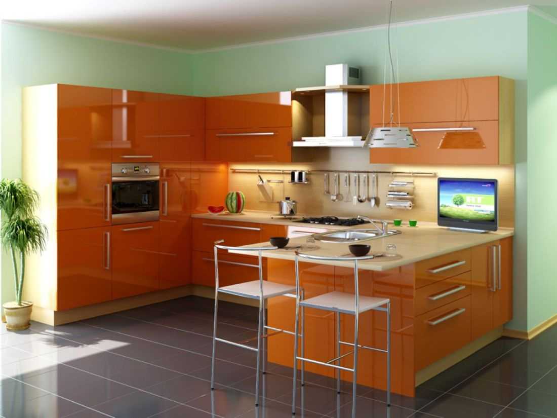 kombinacija svijetlo narančaste boje u dekoru stana s drugim bojama