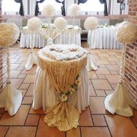 décoration originale de la salle des mariages avec photo de boules