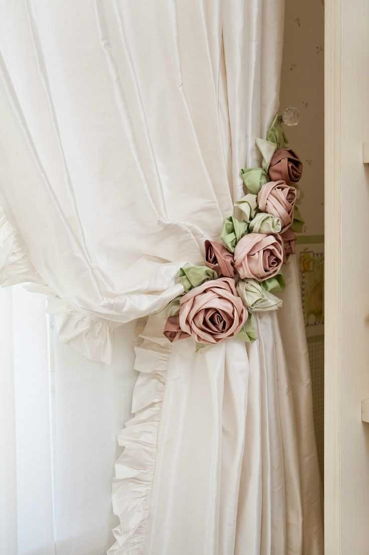 the idea of ​​a beautiful decor of curtains