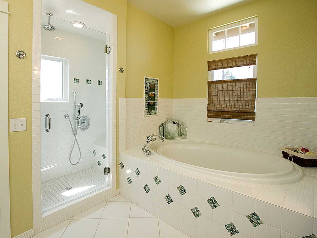 color decorative stucco in bathroom design