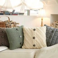 pletene jastučnice u dizajnu fotografije stana
