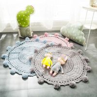 bantal crocheted dalam gambar gaya ruang tamu