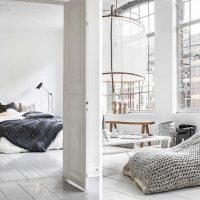 oreillers tricotés dans le décor de la chambre