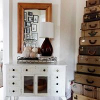 design de chambre clair avec vieilles valises photo