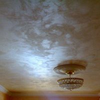 bellissima decorazione del soffitto con accessori fotografici