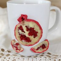 belle décoration de la tasse avec des animaux en pâte polymère à la maison photo