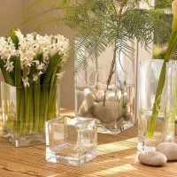 l'idea di una bellissima foto da tavolo con decorazione su vaso