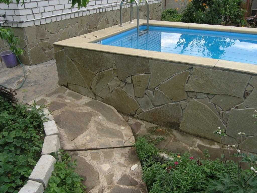 ideja modernog interijera malog bazena