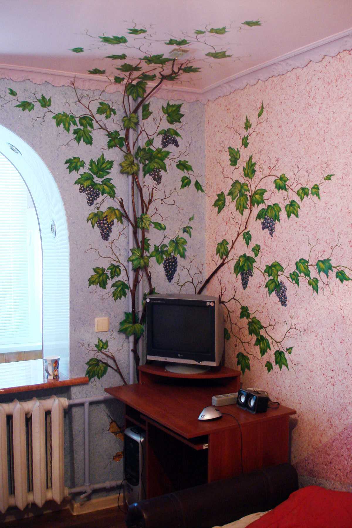 varijanta prekrasnog interijera stana s ukrasnim uzorkom na zidu