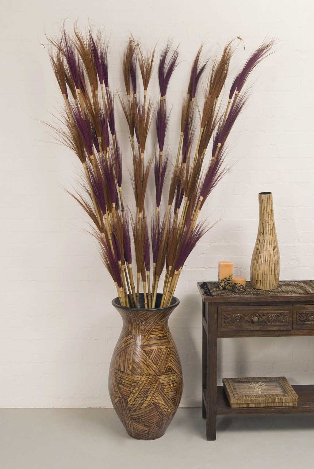 l'idée d'un beau vase intérieur avec des fleurs décoratives