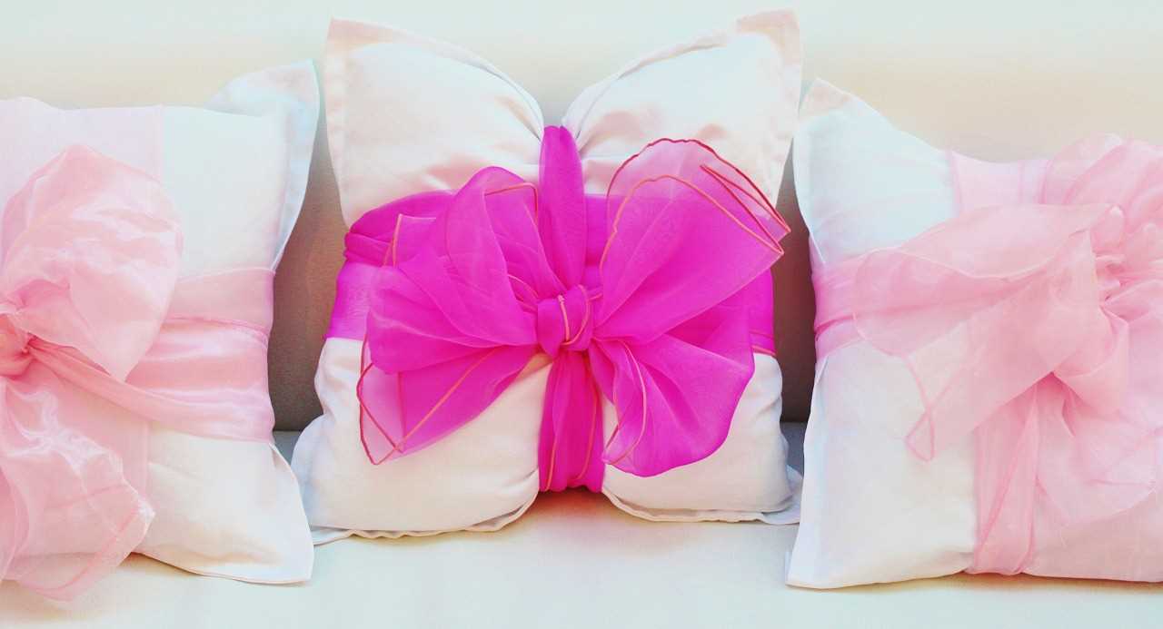 ideja lijepih ukrasnih jastuka u dizajnu dnevnog boravka