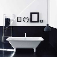 idea di un design insolito di una foto da bagno bianca