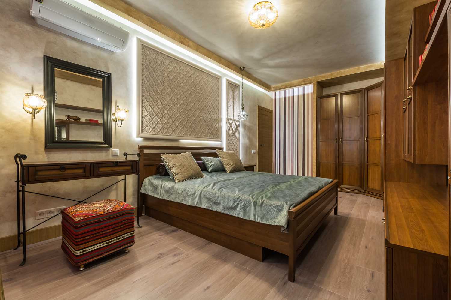 הרעיון של הטיח הדקורטיבי המקורי בעיצוב הדירה