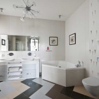 ideja neobičnog dizajna slike bijele kupaonice