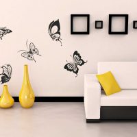 l'idea degli interni originali dell'appartamento con un motivo decorativo sul quadro murale