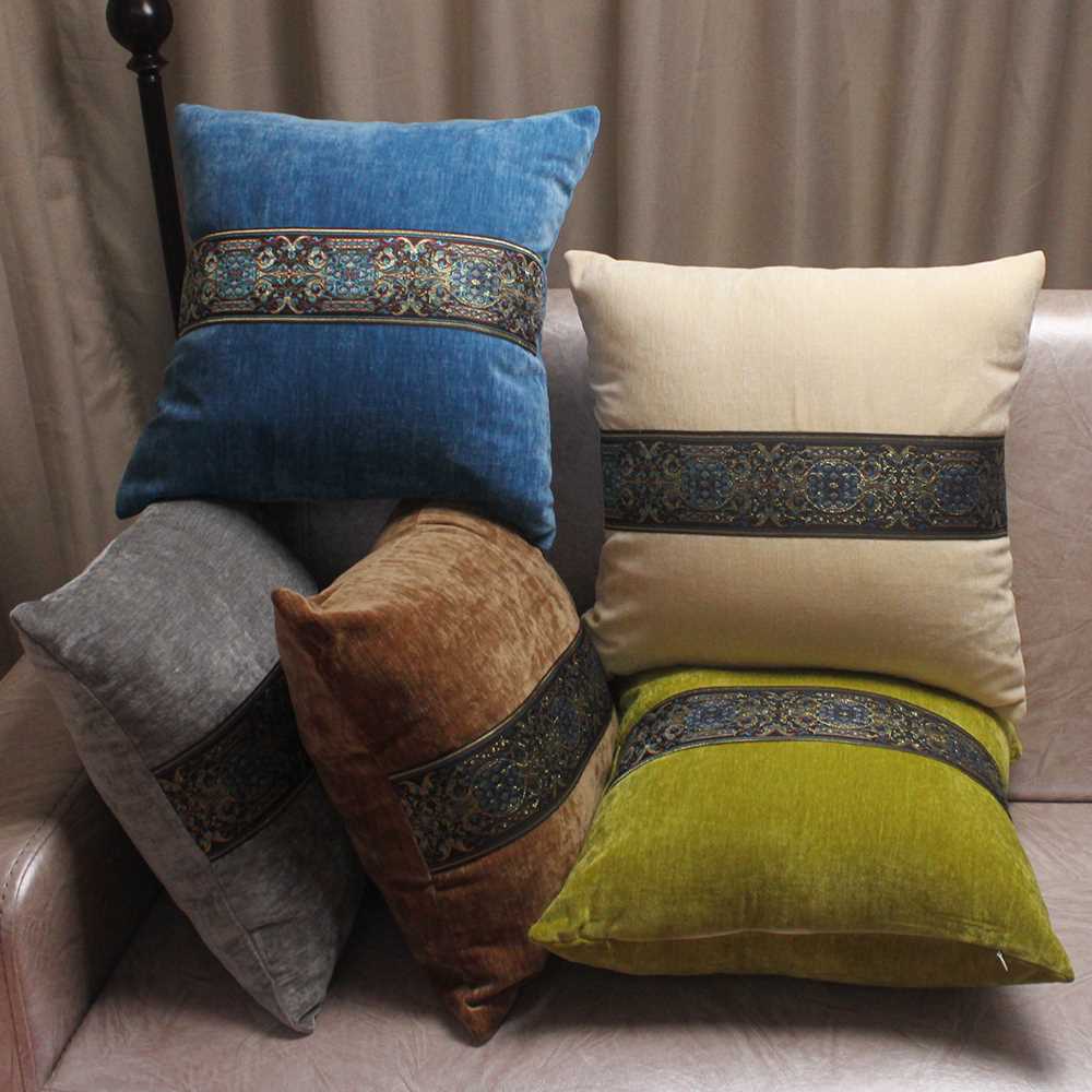 varijanta prekrasnih ukrasnih jastuka u dizajnu dnevnog boravka