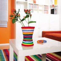 variante di un bellissimo vaso da pavimento interno con foto di fiori decorativi