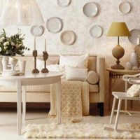 varijanta svijetleg stila dnevne sobe s ukrasnim pločicama na zidnoj slici