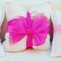 idea bantal hiasan asal dalam gambar reka bentuk bilik tidur