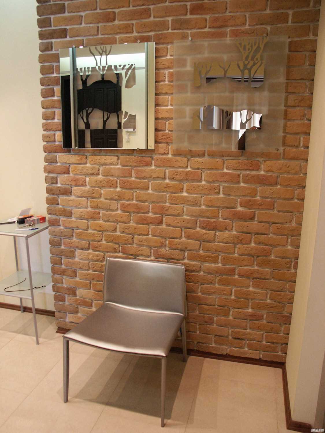 the option of using the original decorative brick in the interior of the apartment