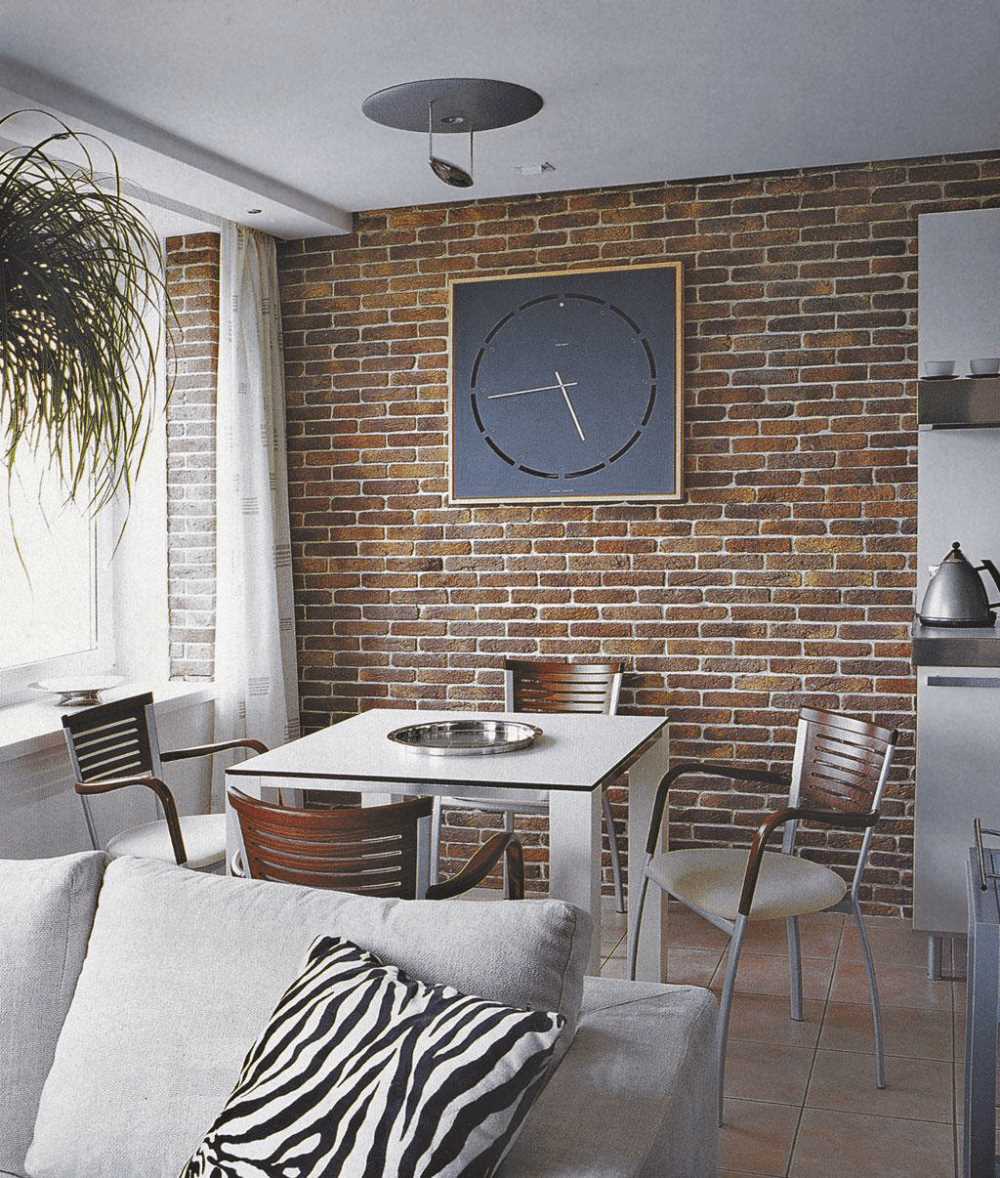 l'idée d'utiliser la brique décorative originale dans la conception de l'appartement
