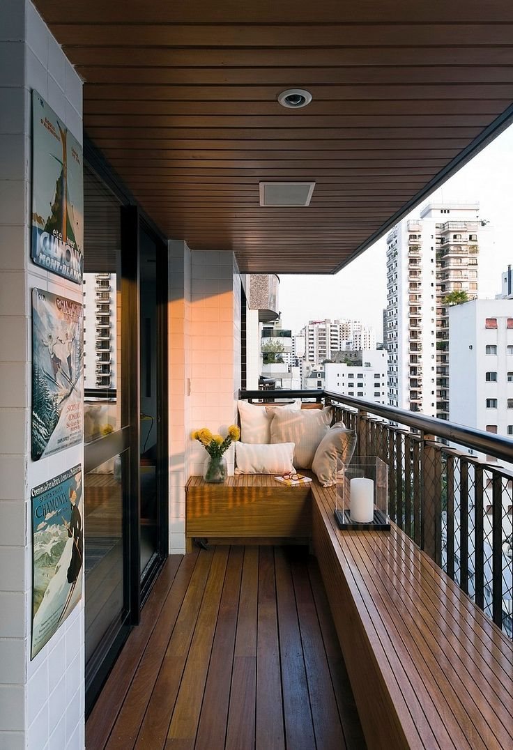 verzija modernog interijera malog balkona