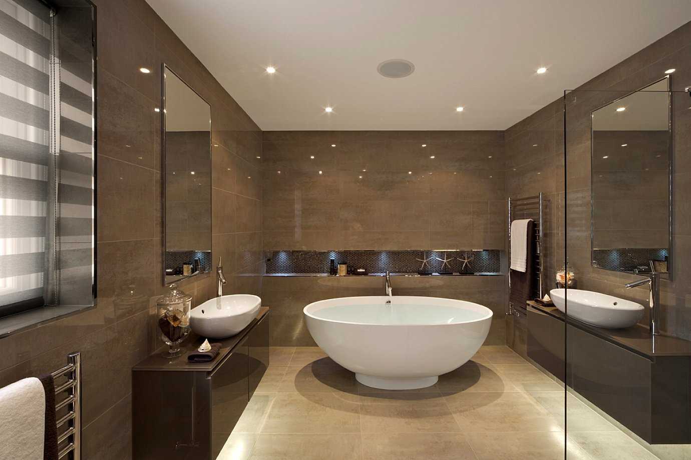 idea of ​​unusual design of a large bathroom