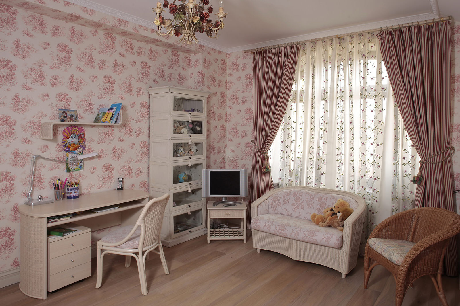 the idea of ​​a bright decor of a children's room