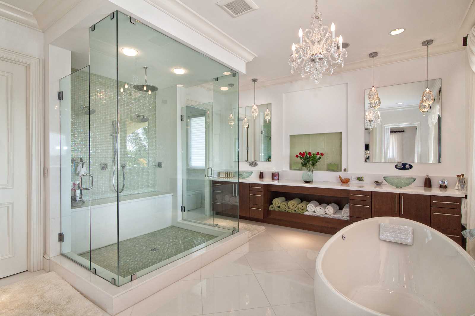 idea of ​​a bright style of a large bathroom