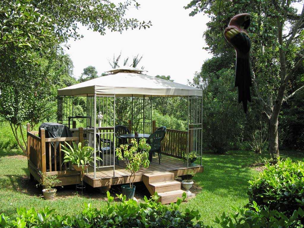 the idea of ​​an unusual interior gazebo