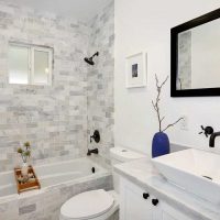 versione del moderno design del bagno in bianco e nero