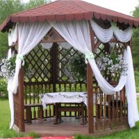 version of the unusual interior arbor in the yard photo