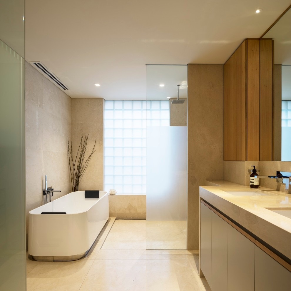 variant of the unusual interior of the bathroom in beige color