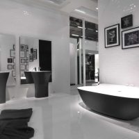 ideja lijepog dizajna kupaonice u crno-bijeloj boji