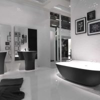 l'idea di un bellissimo design per il bagno in bianco e nero